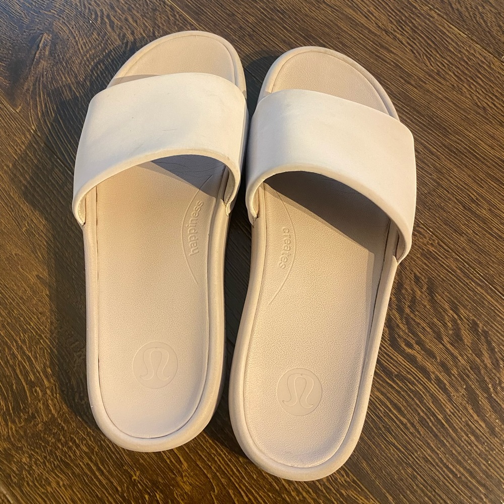Lululemon slides